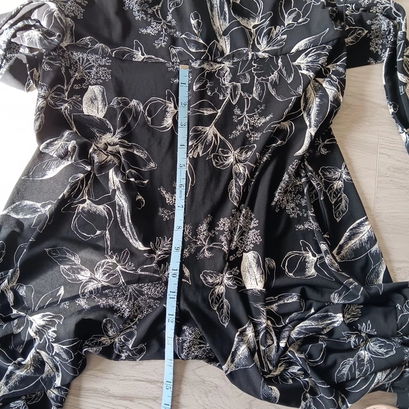 NEW White House Black Market Jacquelyn Floral Black Jumpsuit Crop Chain Detail 8 - Picture 13 of 16